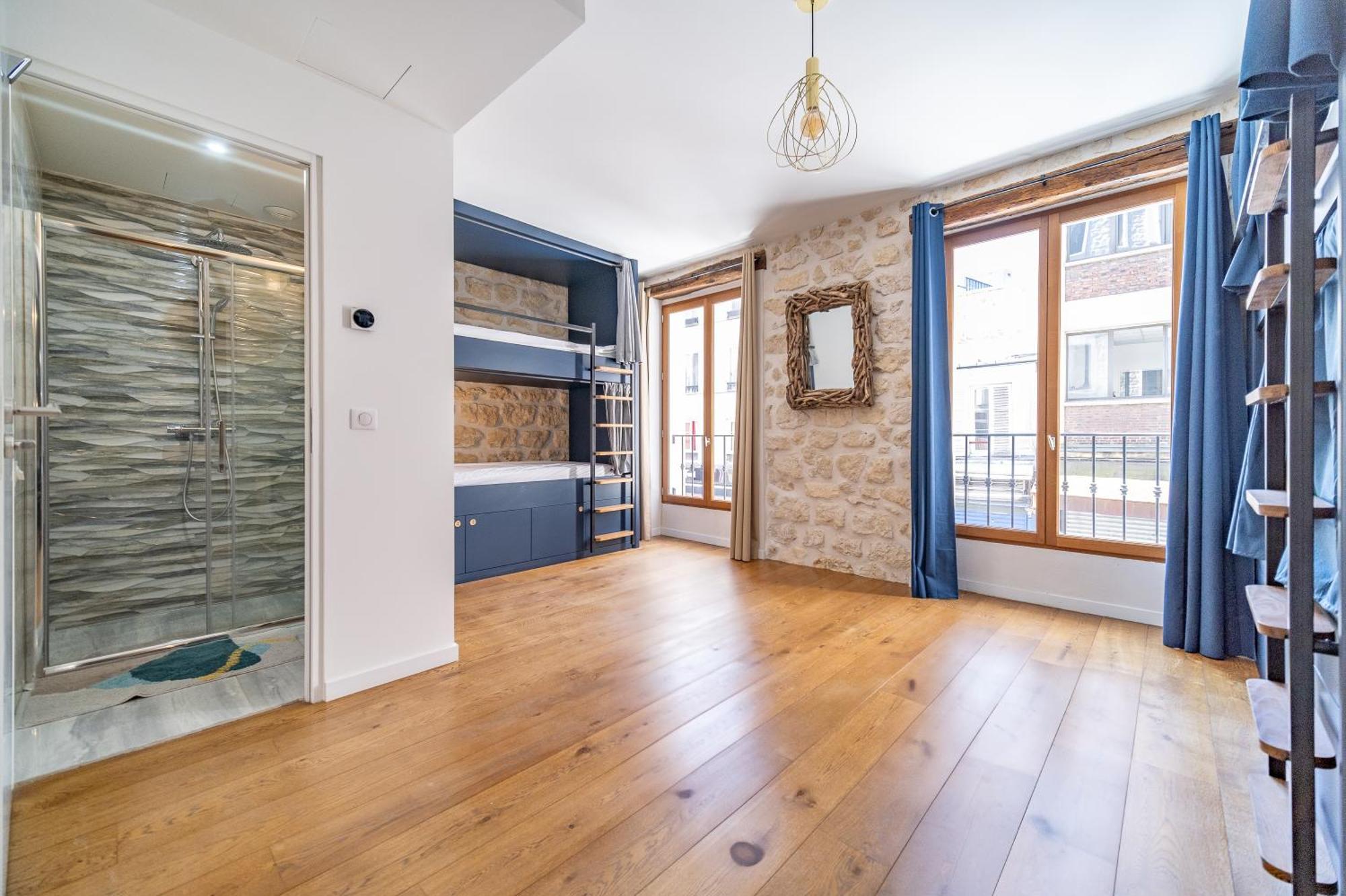 Fraternity-hotel Parijs